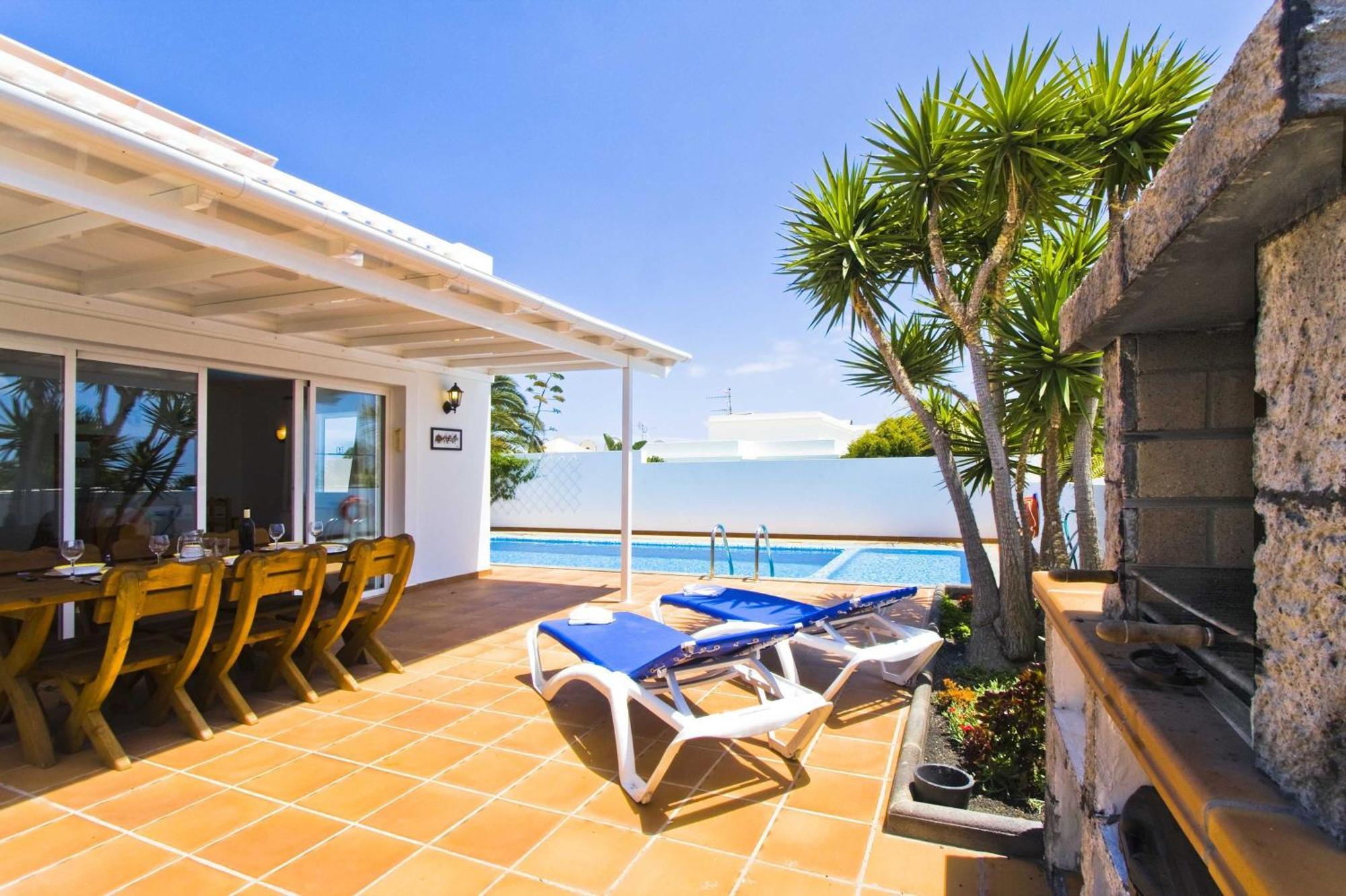 Lovely Los Mojones Villa Casa Jasmine Heated Pool Short Walk To Beach Puerto Del Carmen Puerto del Carmen  Extérieur photo